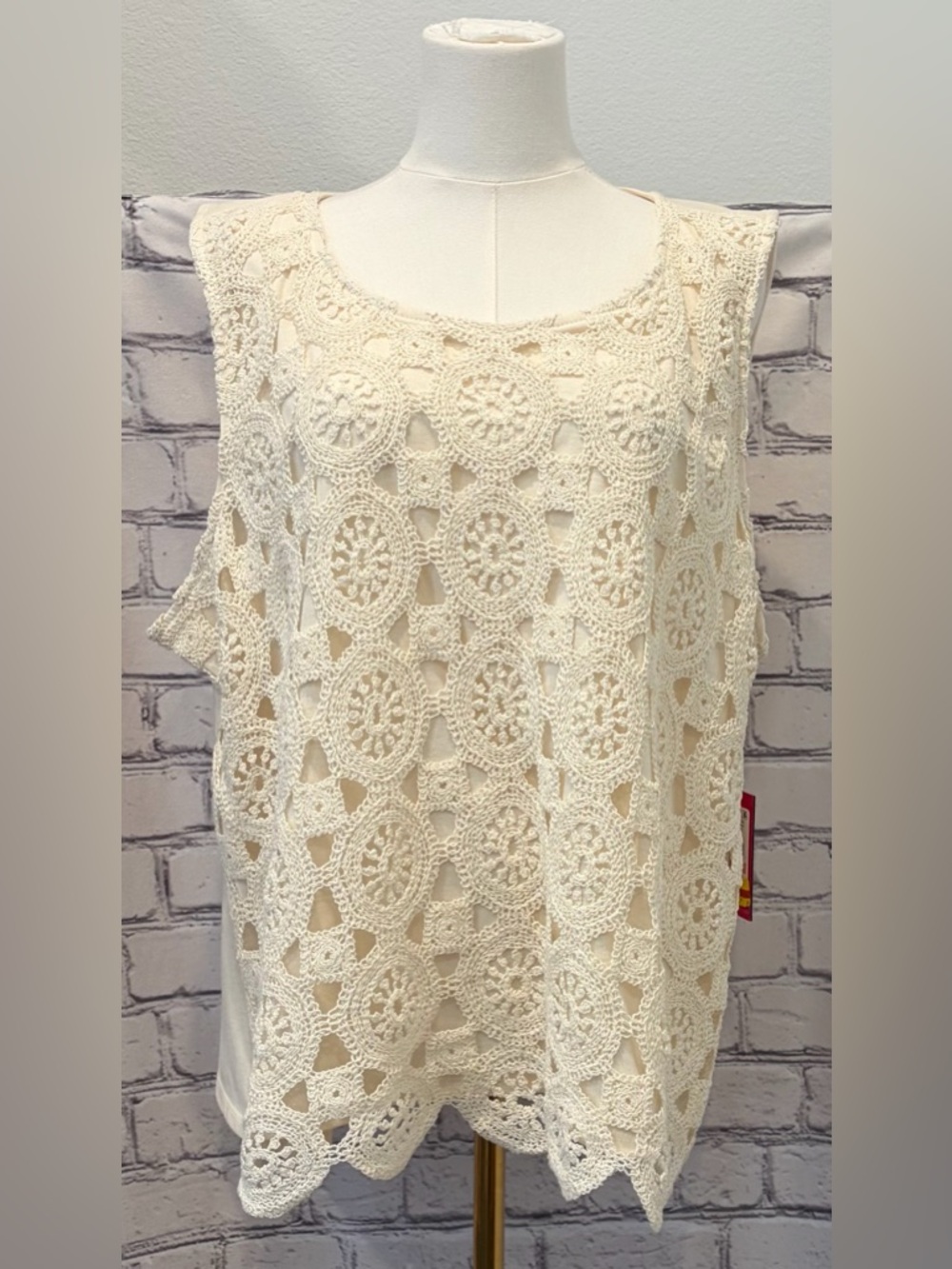 Macy’s Vince Camuto Size:3X Women Cream Crochet Tank Top